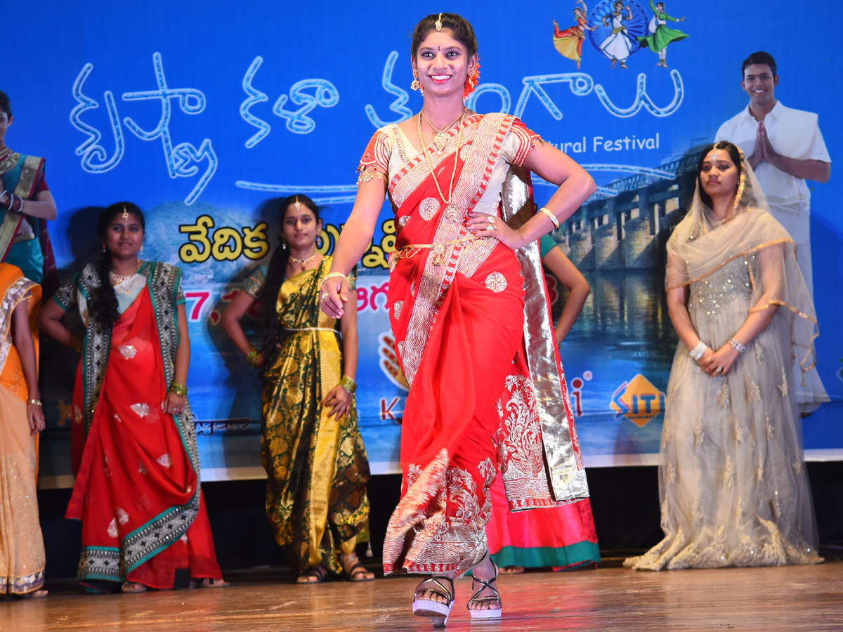 Traditional Fashion Show IN Guntur Photo Gallery - Sakshi7