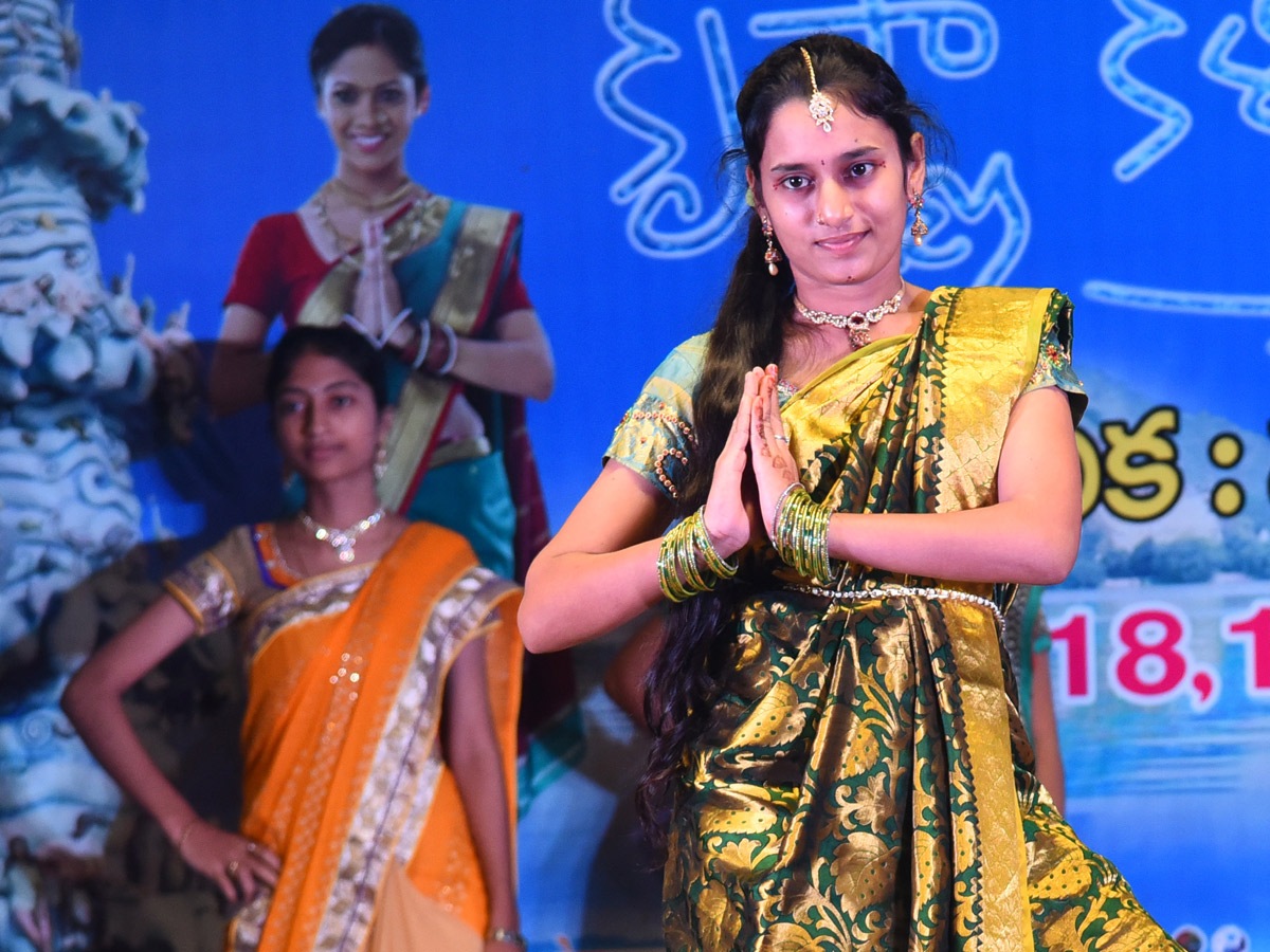 Traditional Fashion Show IN Guntur Photo Gallery - Sakshi8