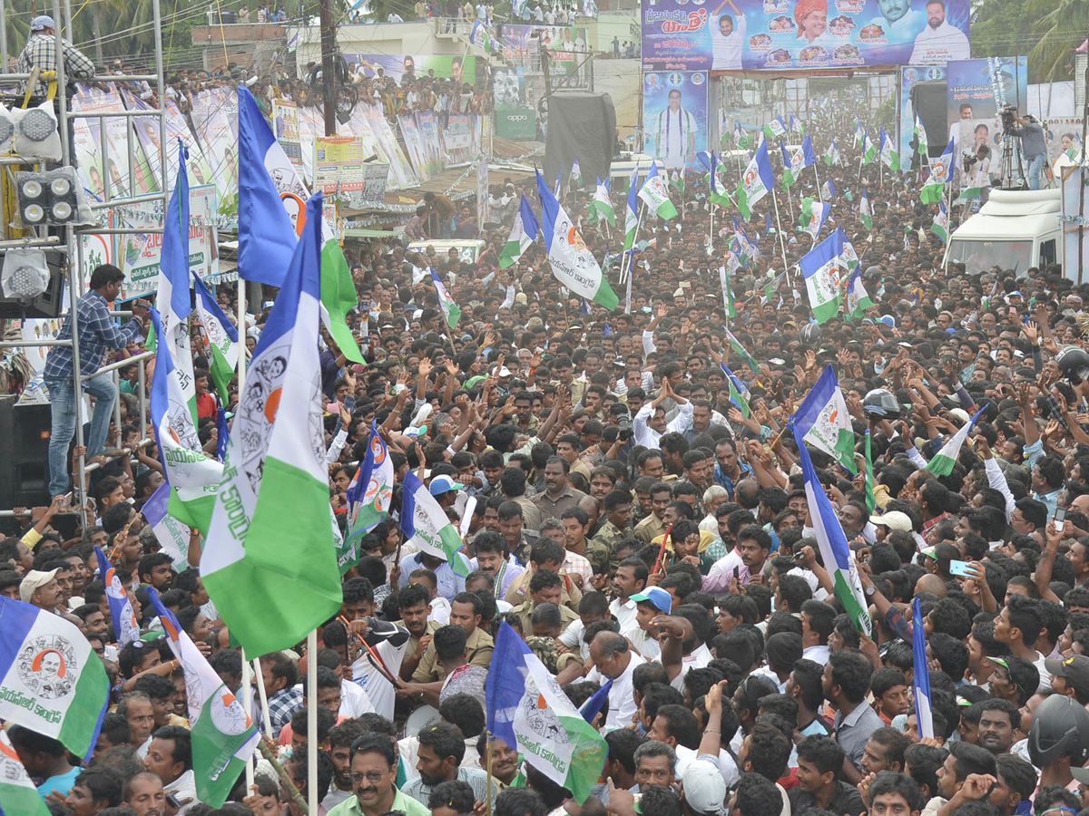 ys jagan prajasankalpayatra day images in Kotauratla  Visakhapatanam  - Sakshi14