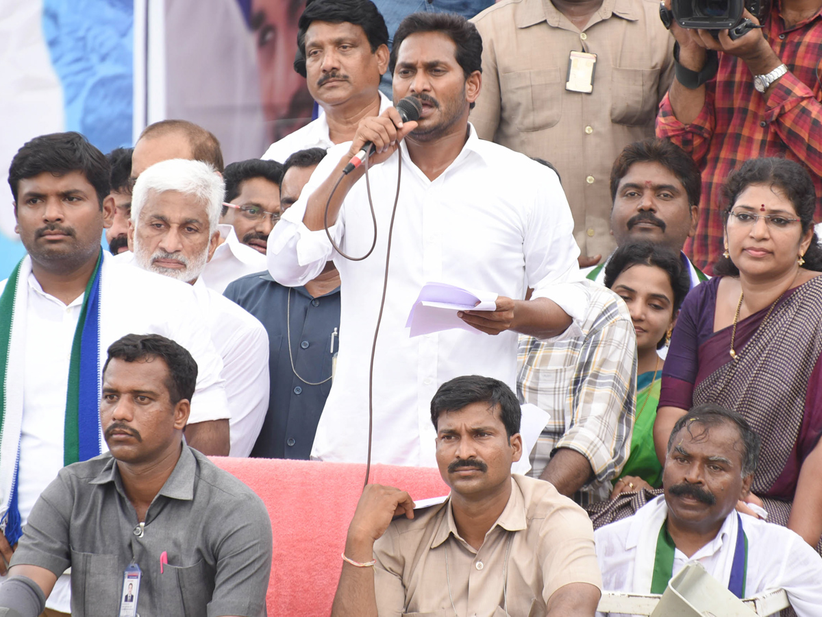 ys jagan prajasankalpayatra day images in Kotauratla  Visakhapatanam  - Sakshi15