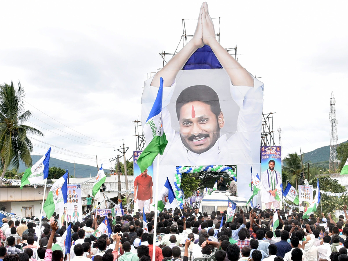 ys jagan prajasankalpayatra day images in Kotauratla  Visakhapatanam  - Sakshi18