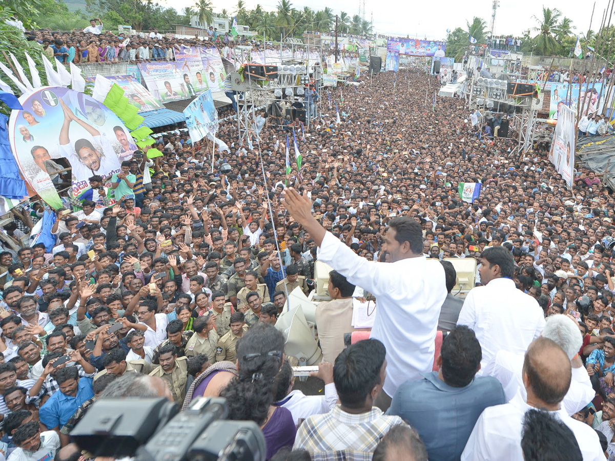 ys jagan prajasankalpayatra day images in Kotauratla  Visakhapatanam  - Sakshi4