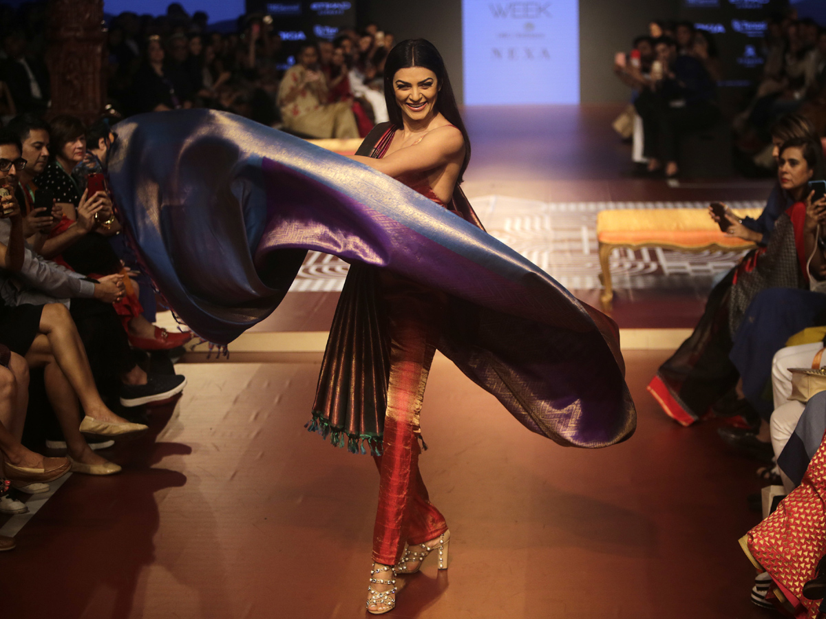 Lakme Fasion Week in Mumbai Photo Gallery - Sakshi2