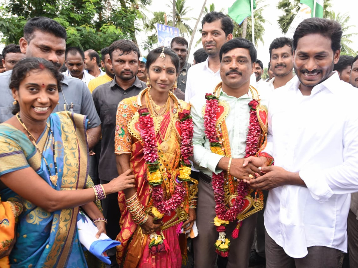 YS Jagan PrajaSankalpaYatra 245th Day Photo Gallery - Sakshi1