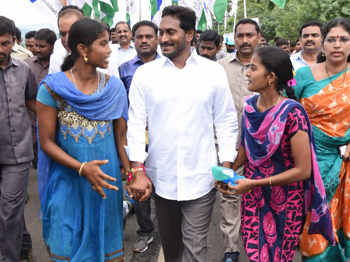 YS Jagan PrajaSankalpaYatra 245th Day Photo Gallery - Sakshi3