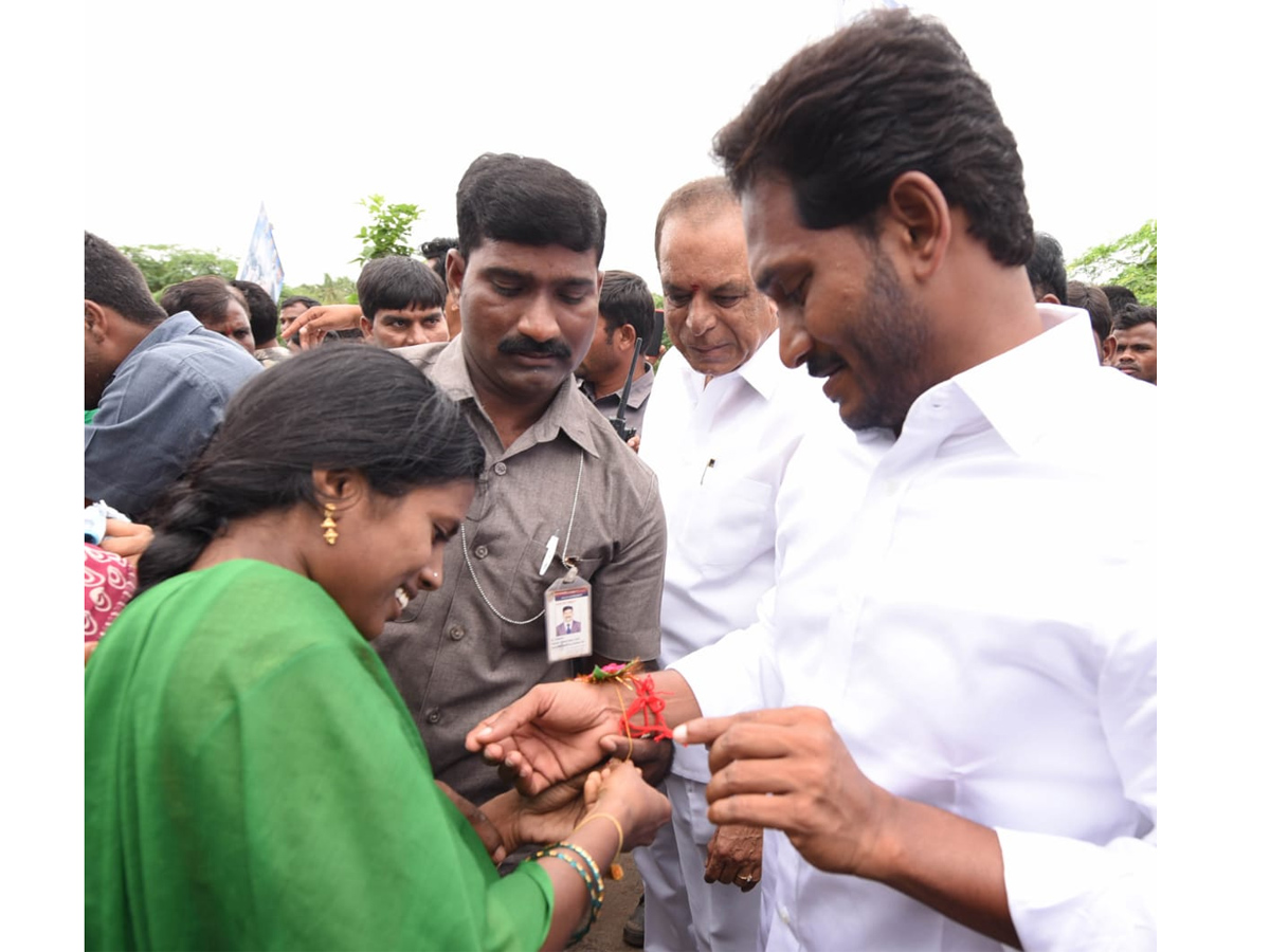 YS Jagan PrajaSankalpaYatra 245th Day Photo Gallery - Sakshi14