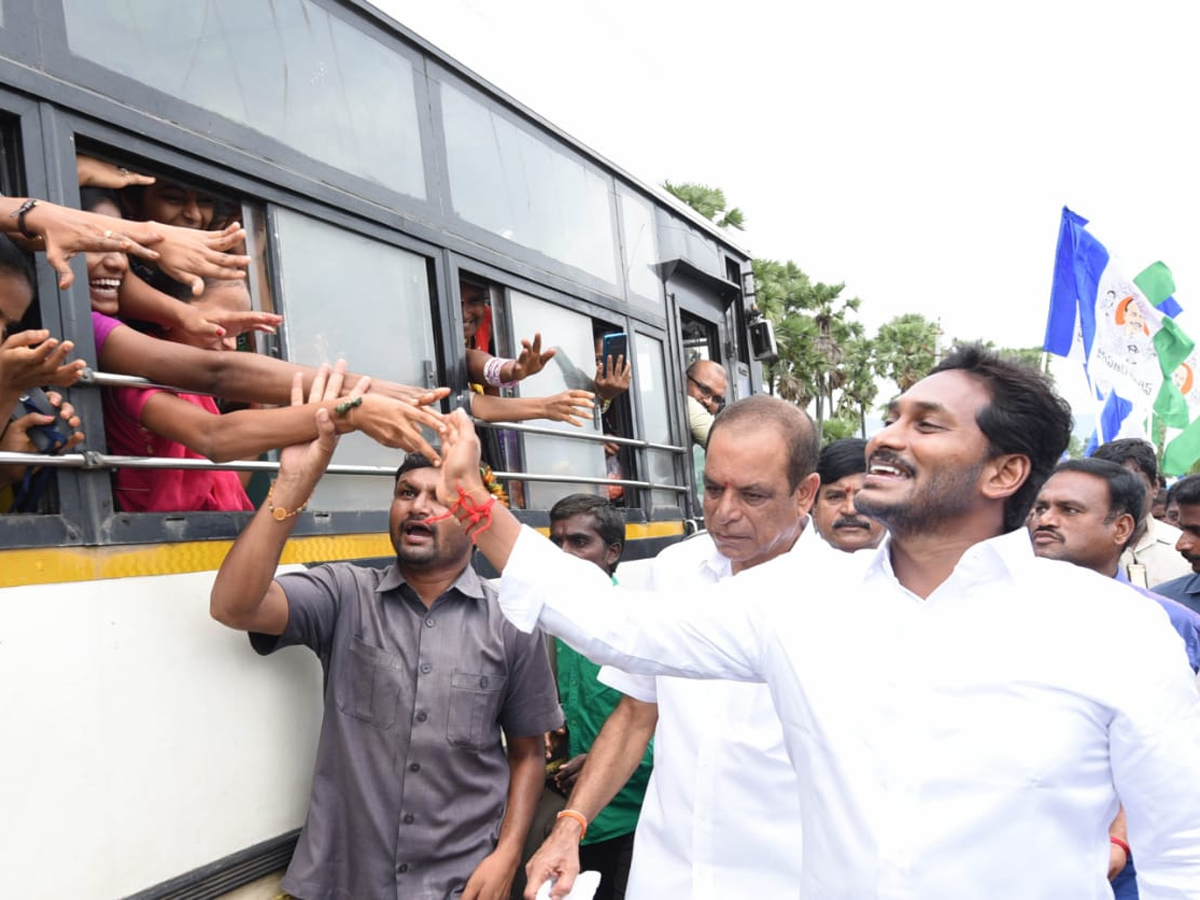 YS Jagan PrajaSankalpaYatra 245th Day Photo Gallery - Sakshi11