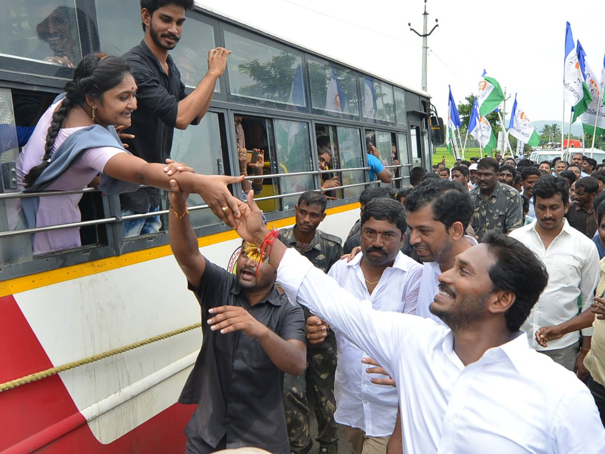 YS Jagan PrajaSankalpaYatra 245th Day Photo Gallery - Sakshi16