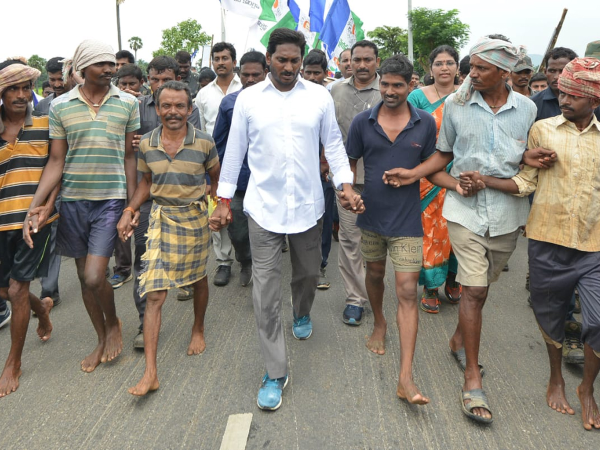 YS Jagan PrajaSankalpaYatra 245th Day Photo Gallery - Sakshi18