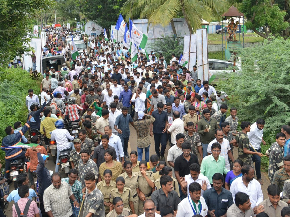 YS Jagan PrajaSankalpaYatra 245th Day Photo Gallery - Sakshi24