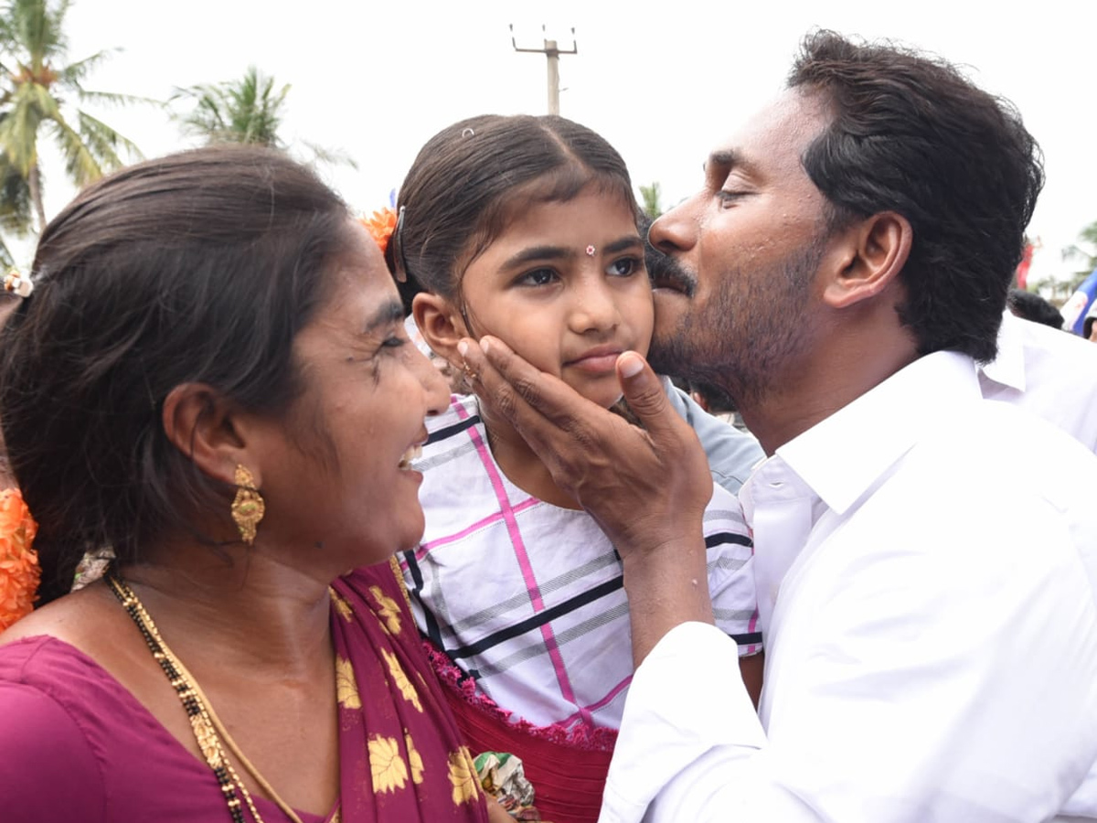 YS Jagan PrajaSankalpaYatra 245th Day Photo Gallery - Sakshi5