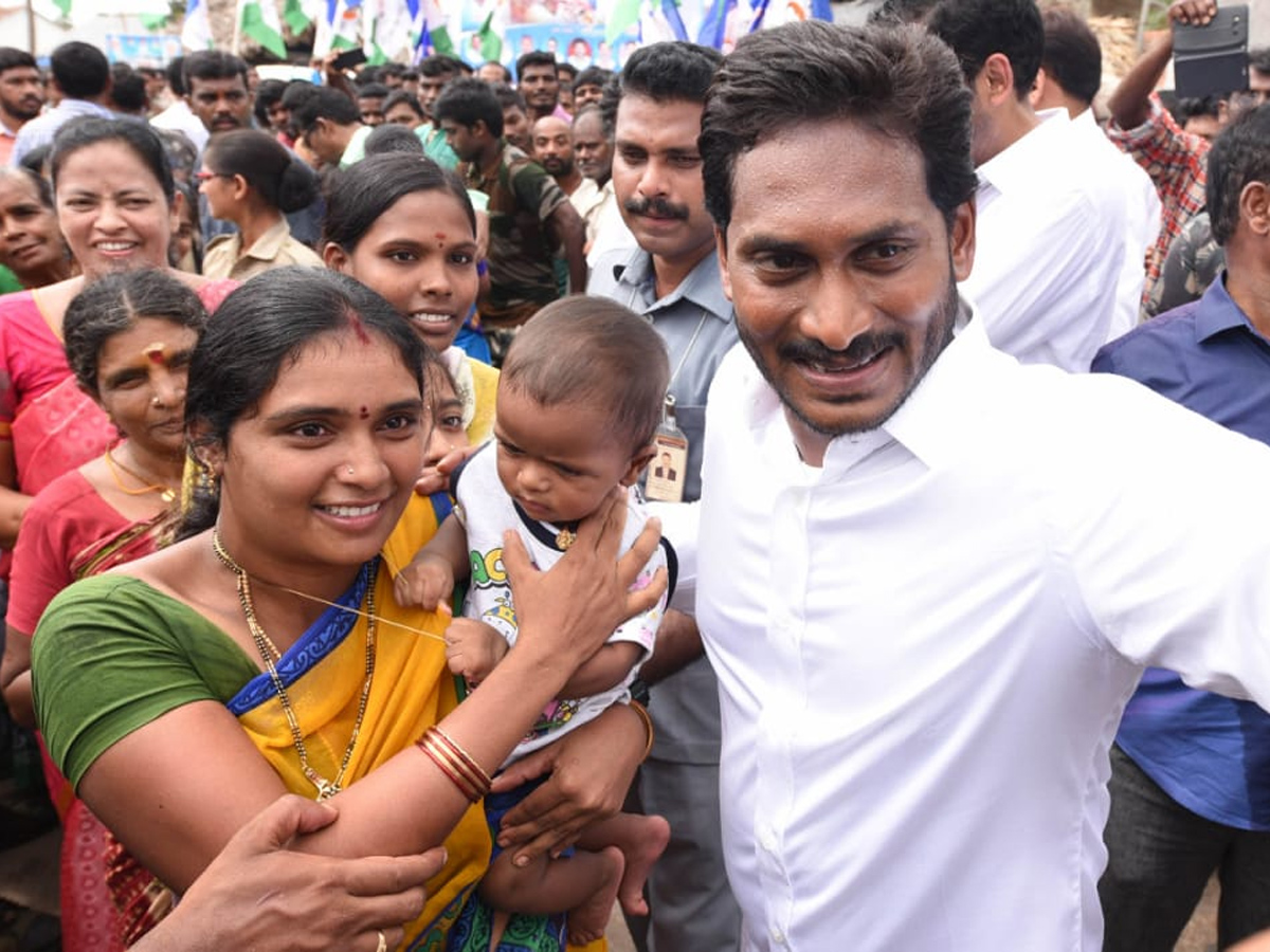 YS Jagan PrajaSankalpaYatra 245th Day Photo Gallery - Sakshi7