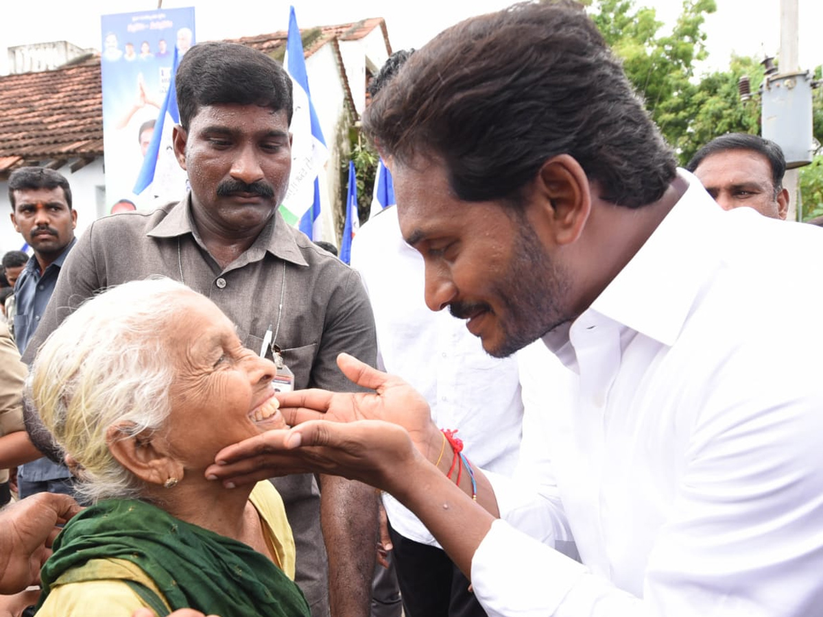 YS Jagan PrajaSankalpaYatra 245th Day Photo Gallery - Sakshi10