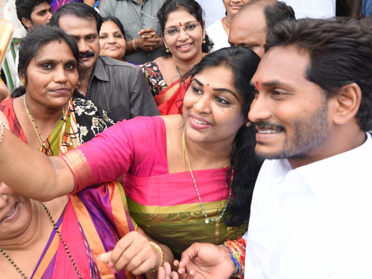 Raksha Bandhan Celebrations at PrajaSankalpaYatra Photo Gallery - Sakshi10