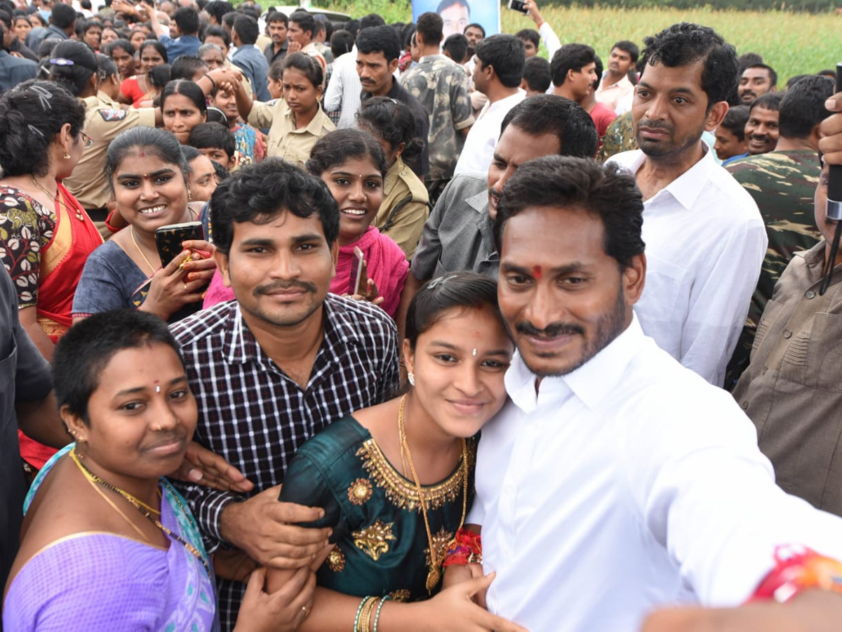 Raksha Bandhan Celebrations at PrajaSankalpaYatra Photo Gallery - Sakshi13