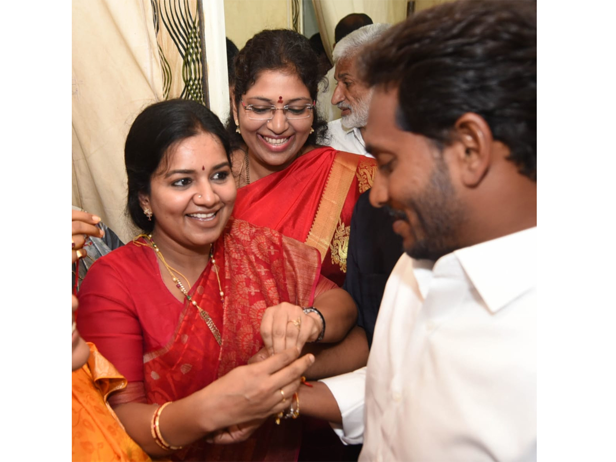 Raksha Bandhan Celebrations at PrajaSankalpaYatra Photo Gallery - Sakshi14