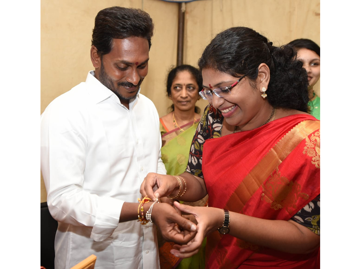 Raksha Bandhan Celebrations at PrajaSankalpaYatra Photo Gallery - Sakshi2