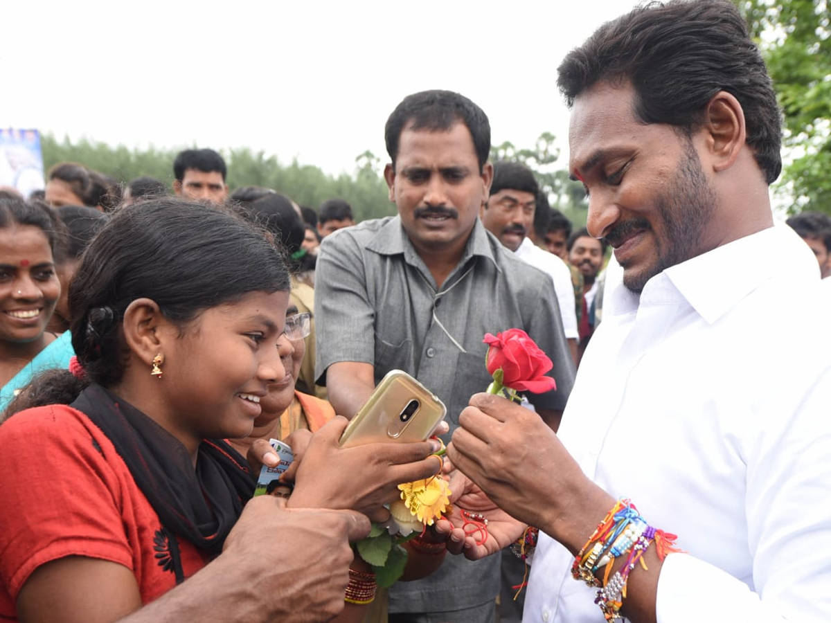 Raksha Bandhan Celebrations at PrajaSankalpaYatra Photo Gallery - Sakshi7