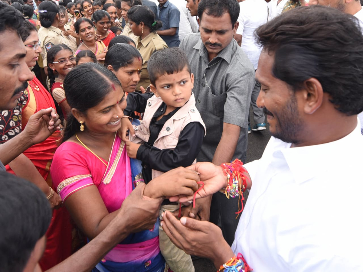 Raksha Bandhan Celebrations at PrajaSankalpaYatra Photo Gallery - Sakshi9