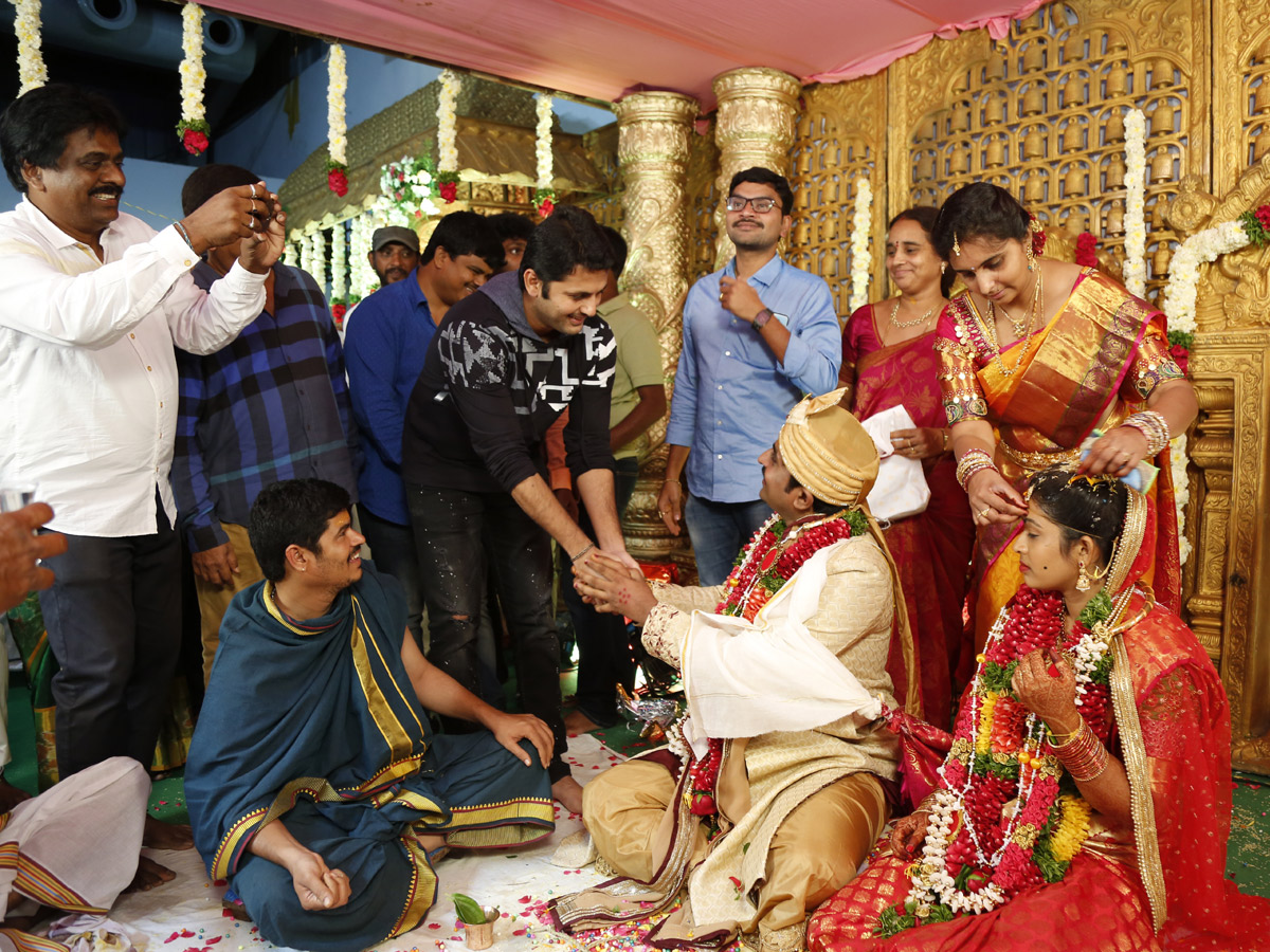 RX 100 Director Ajay Bhupathi Wedding Photo Gallery - Sakshi9