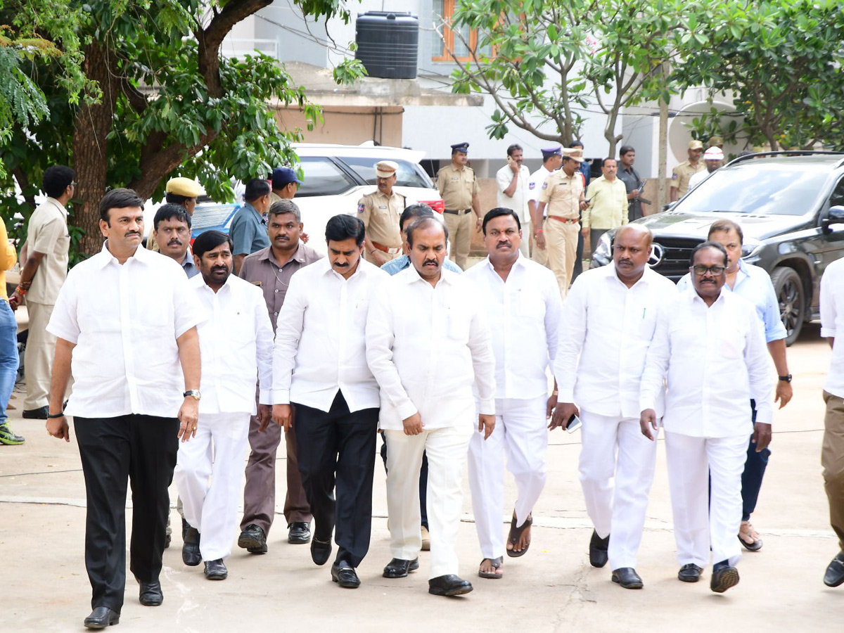 KCR Pays Homage to Nandamuri Harikrishna Photo Gallery - Sakshi20