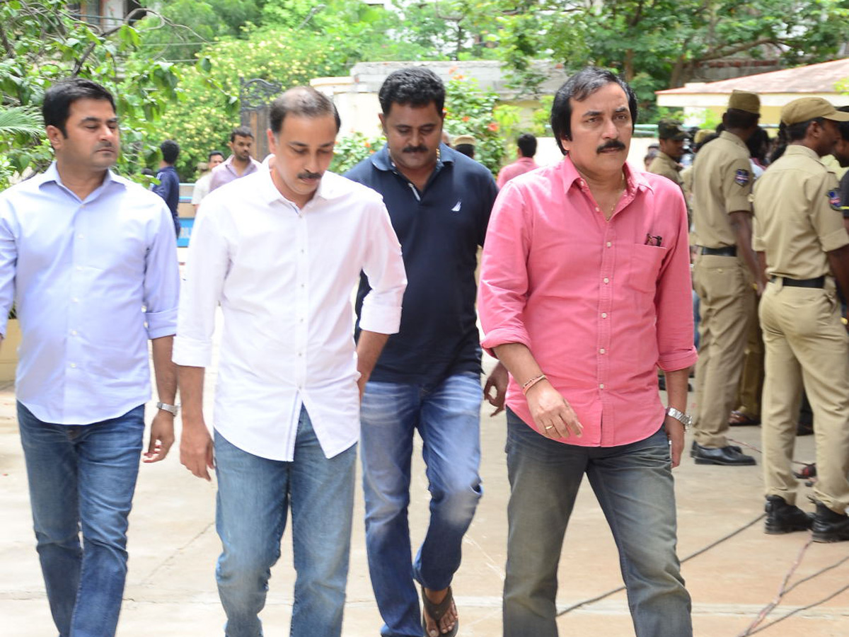 KCR Pays Homage to Nandamuri Harikrishna Photo Gallery - Sakshi32