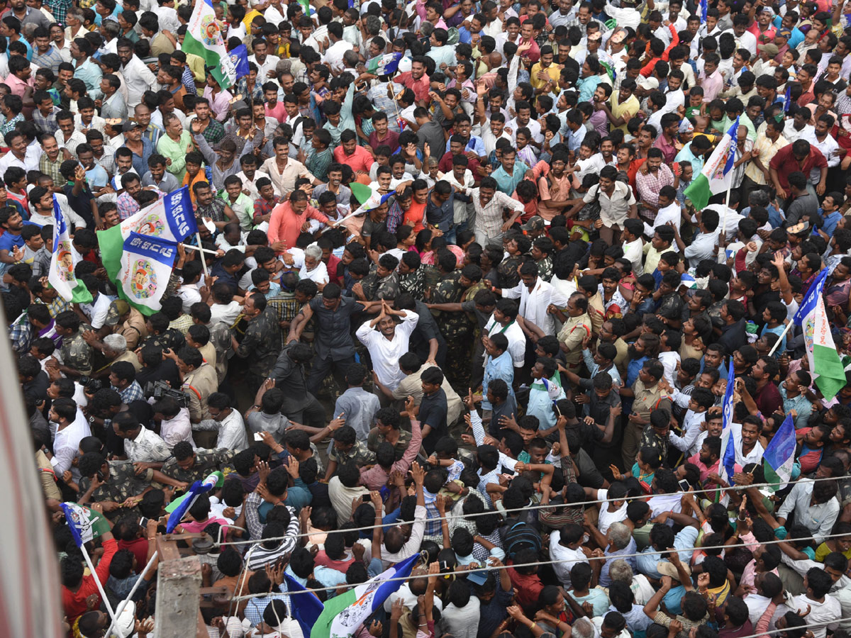 YS jagan padayatra photo gallery - Sakshi10