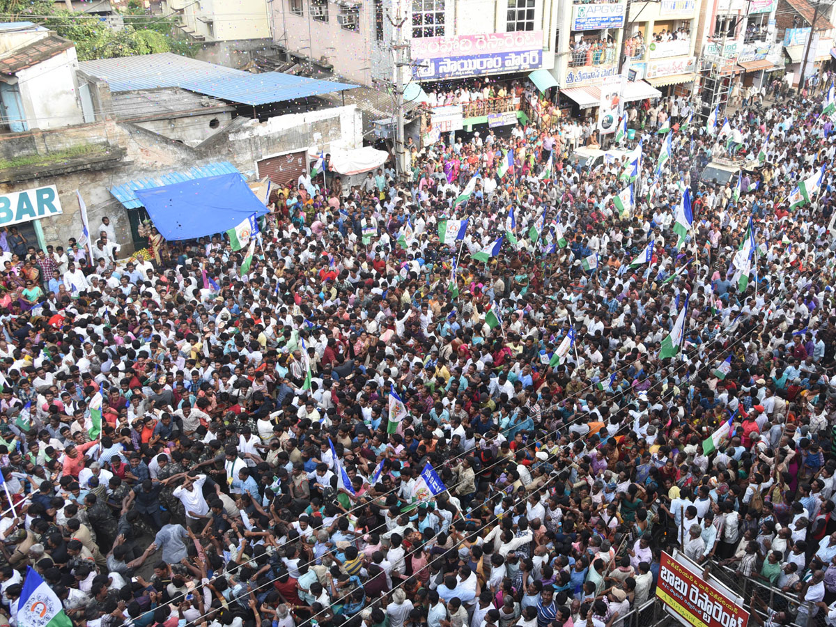 YS jagan padayatra photo gallery - Sakshi11