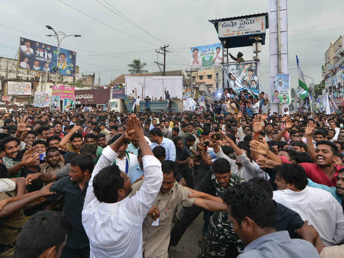 YS jagan padayatra photo gallery - Sakshi14