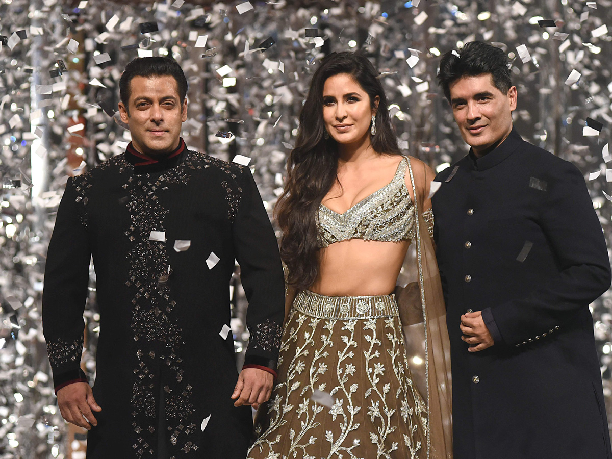 Katrina Kaif ramp walks for designer Manish Malhotra in Mumbai Photo Gallery - Sakshi3