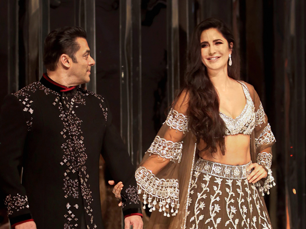 Katrina Kaif ramp walks for designer Manish Malhotra in Mumbai Photo Gallery - Sakshi6