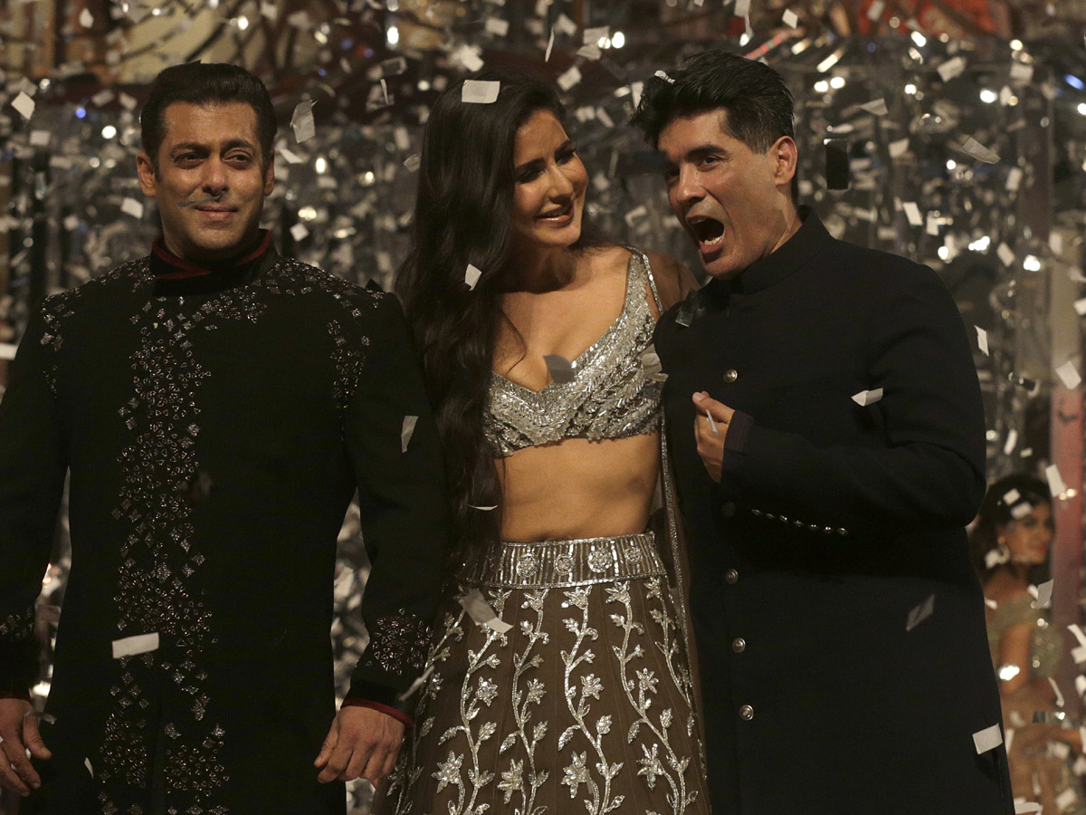 Katrina Kaif ramp walks for designer Manish Malhotra in Mumbai Photo Gallery - Sakshi7