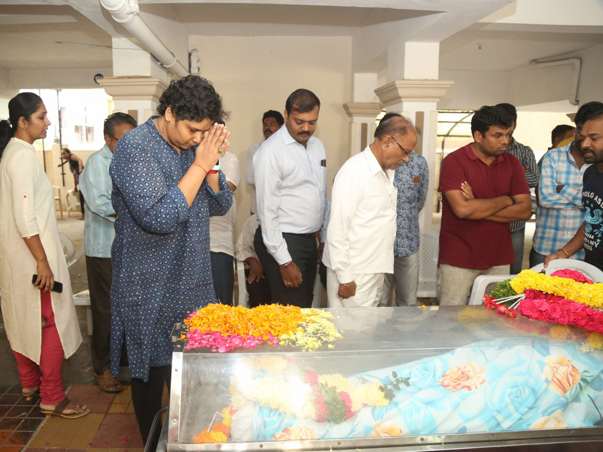 Mahesh babu Condolence Director B jaya Photo Gallery - Sakshi11