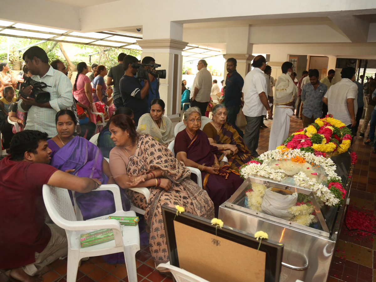 Mahesh babu Condolence Director B jaya Photo Gallery - Sakshi19