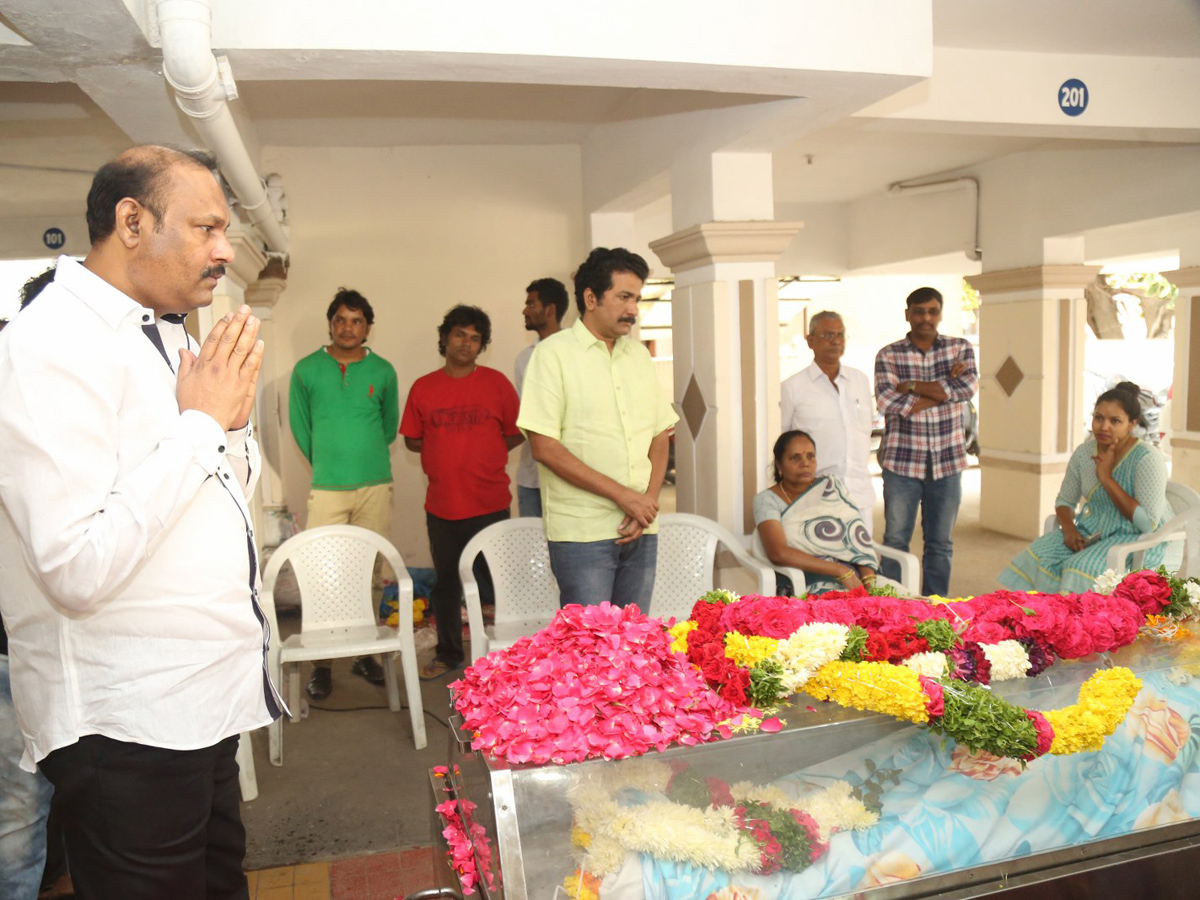 Mahesh babu Condolence Director B jaya Photo Gallery - Sakshi20