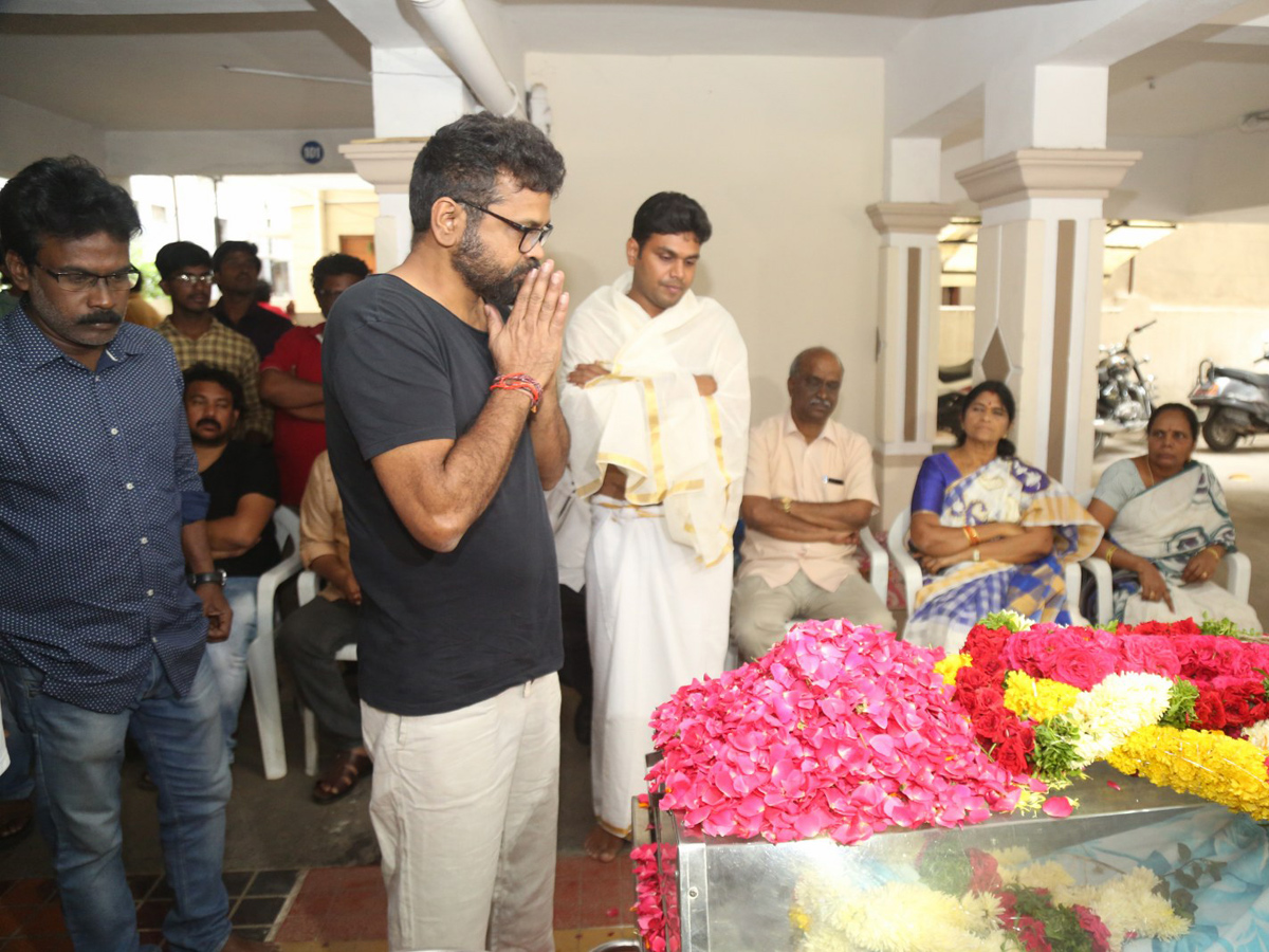 Mahesh babu Condolence Director B jaya Photo Gallery - Sakshi4