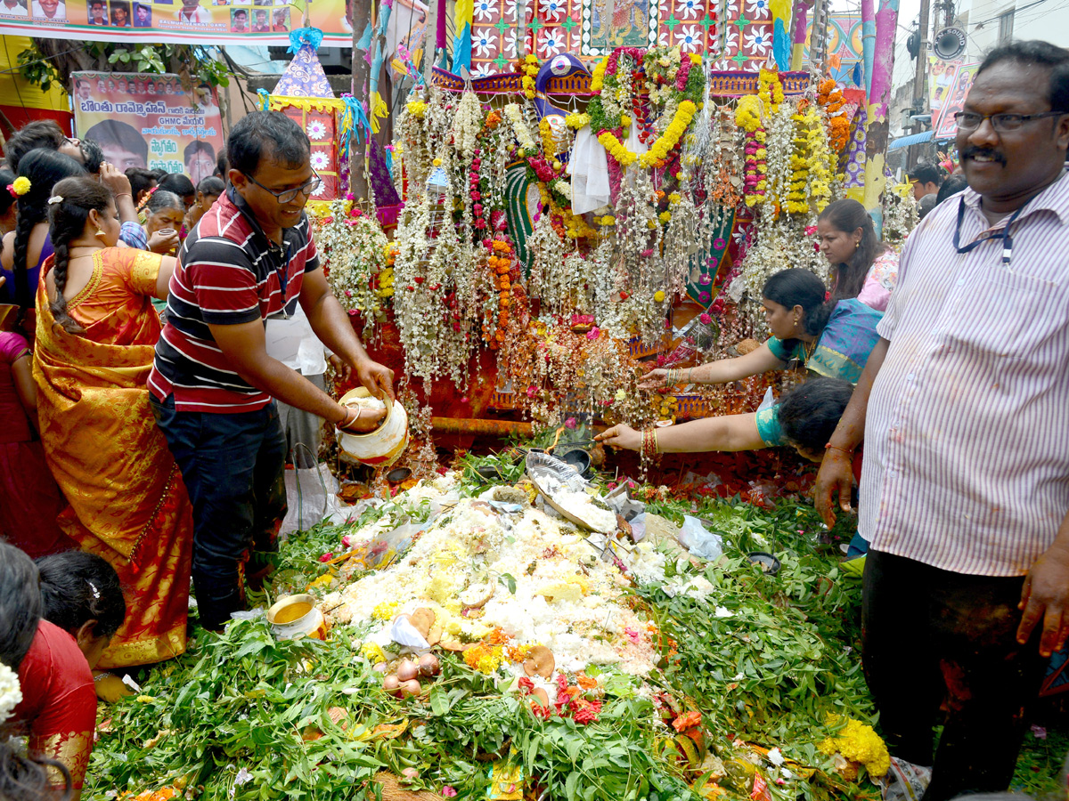 Lal Darwaza Bonalu Celebrations Photo Gallery - Sakshi16