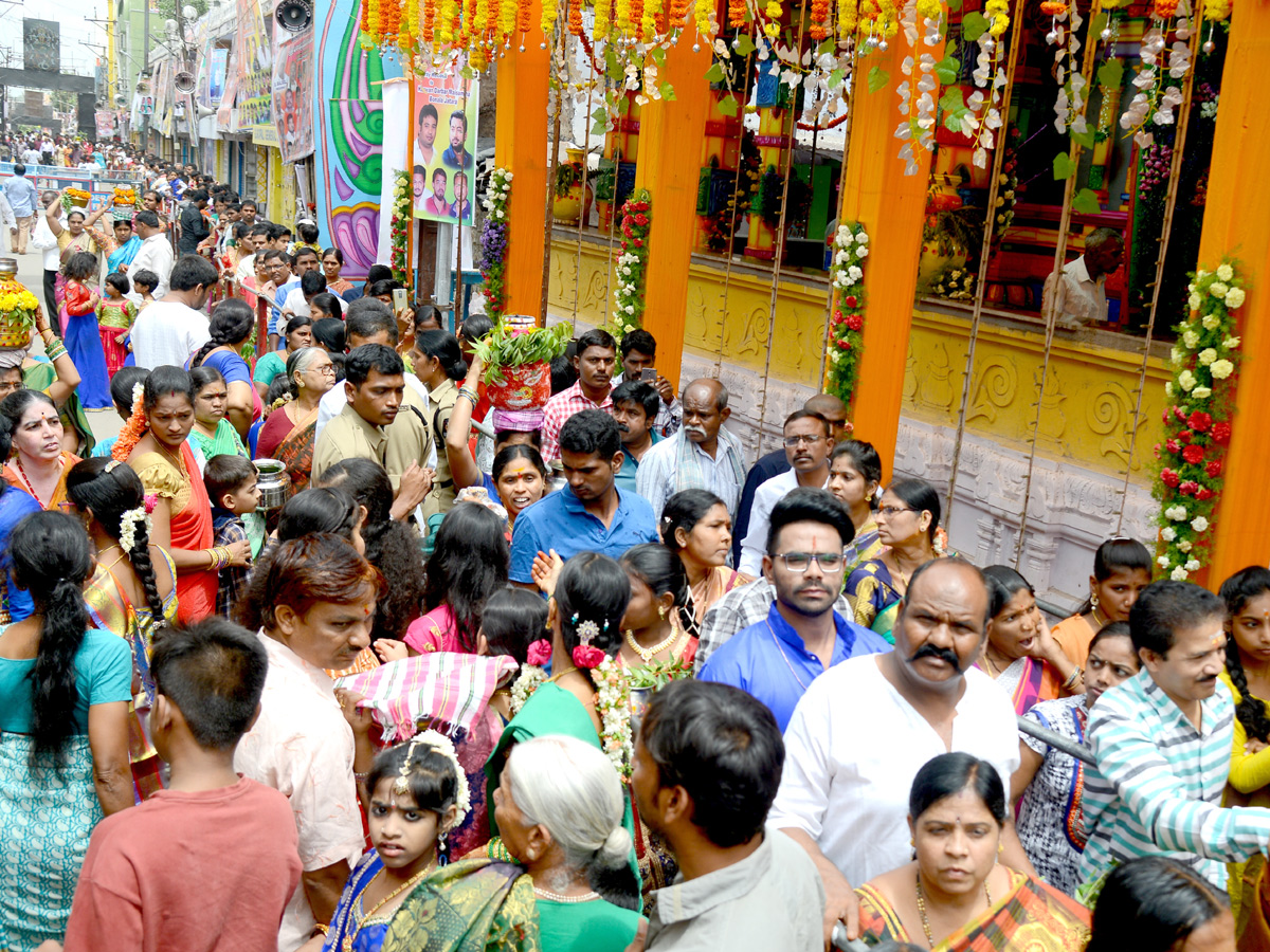 Lal Darwaza Bonalu Celebrations Photo Gallery - Sakshi17