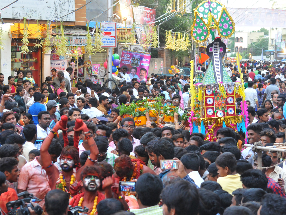 Lal Darwaza Bonalu Celebrations Photo Gallery - Sakshi18