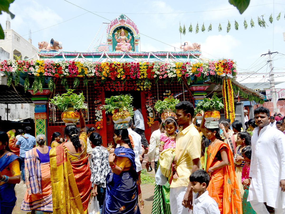 Lal Darwaza Bonalu Celebrations Photo Gallery - Sakshi2