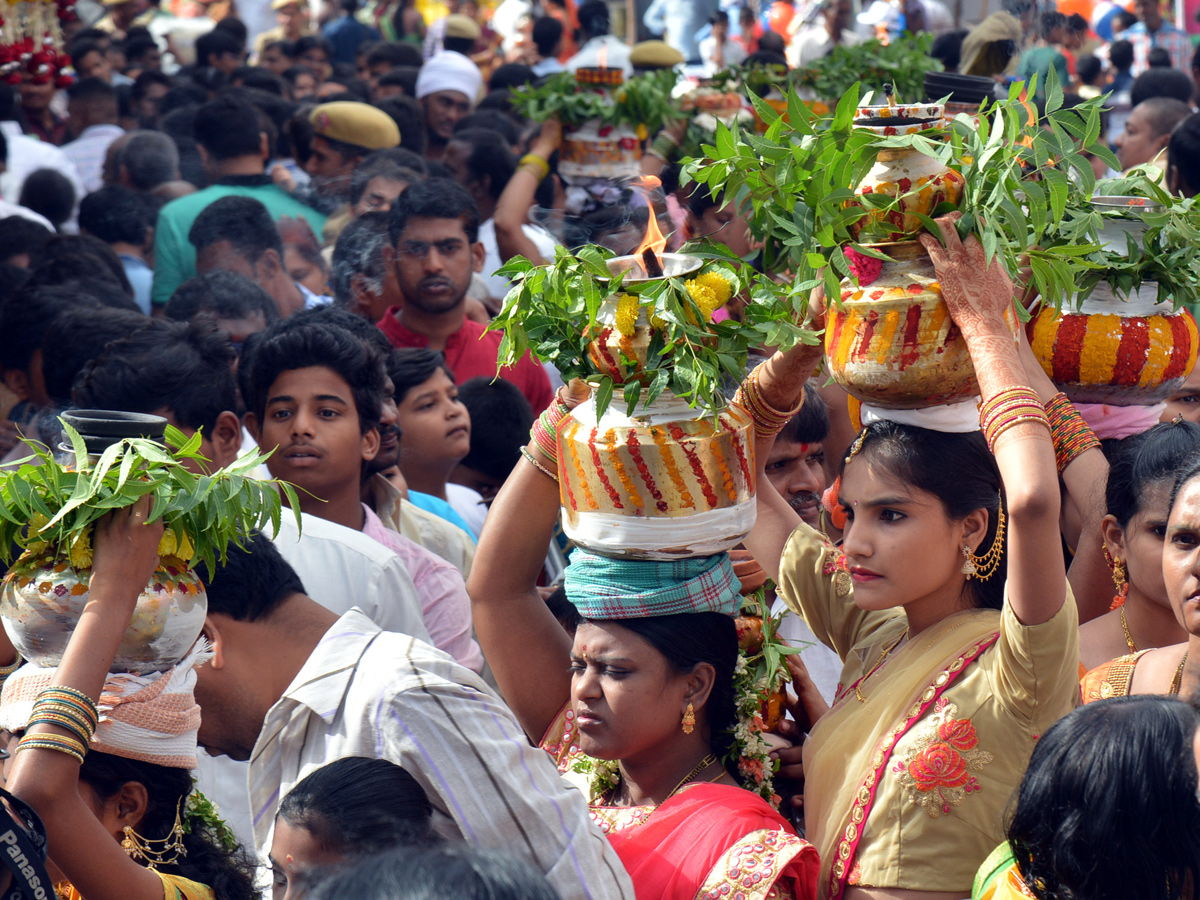 Lal Darwaza Bonalu Celebrations Photo Gallery - Sakshi3