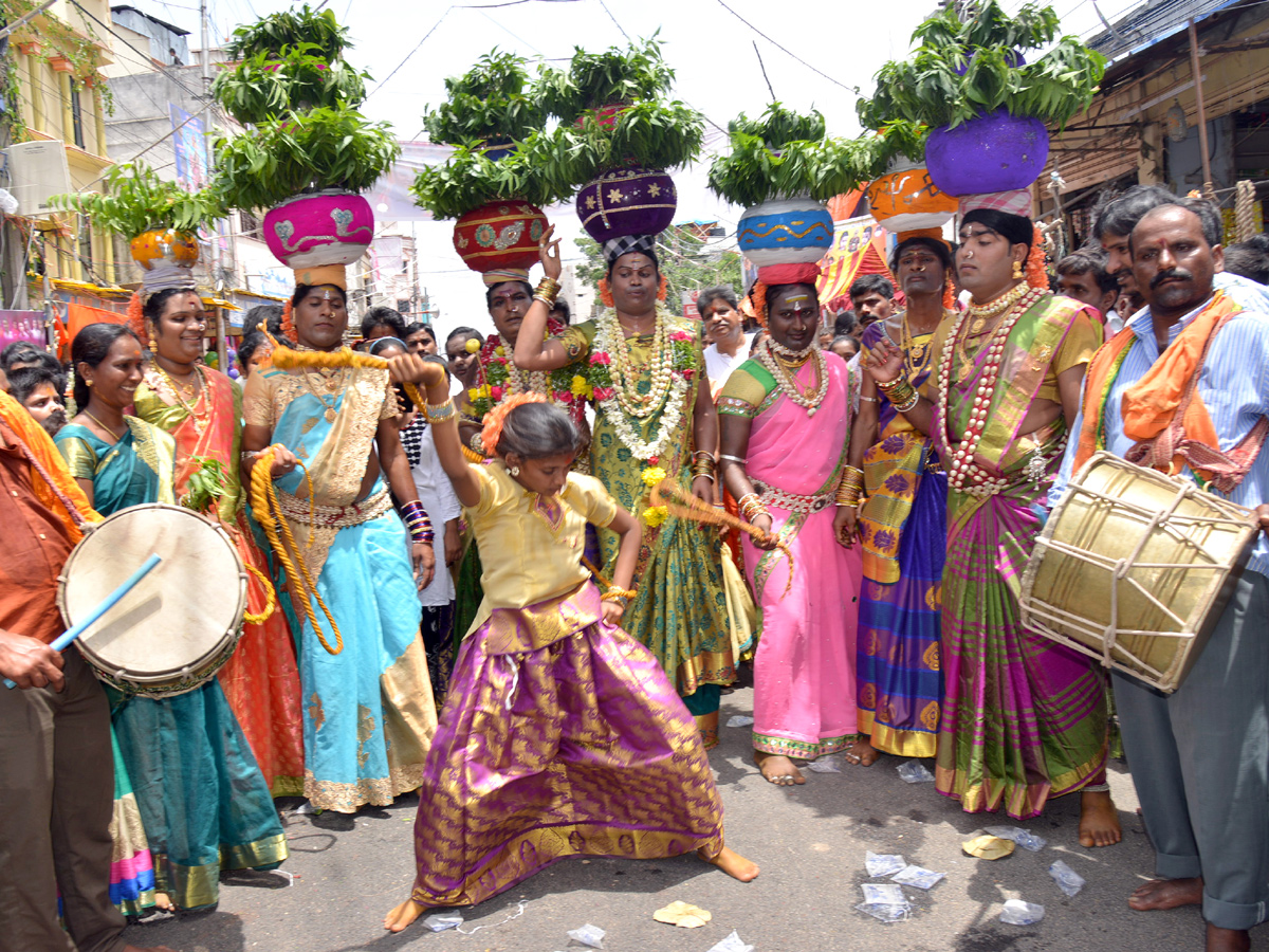 Lal Darwaza Bonalu Celebrations Photo Gallery - Sakshi22