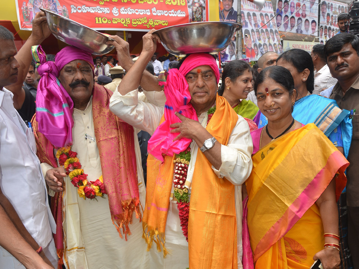 Lal Darwaza Bonalu Celebrations Photo Gallery - Sakshi23