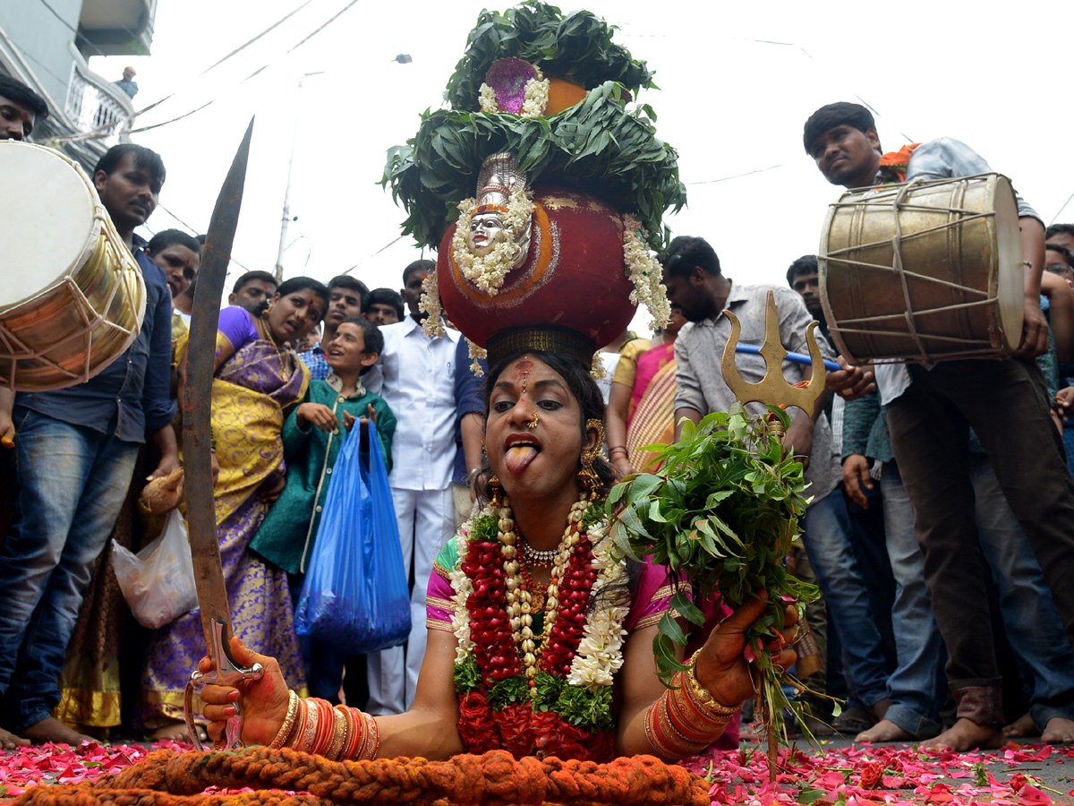 Lal Darwaza Bonalu Celebrations Photo Gallery - Sakshi24