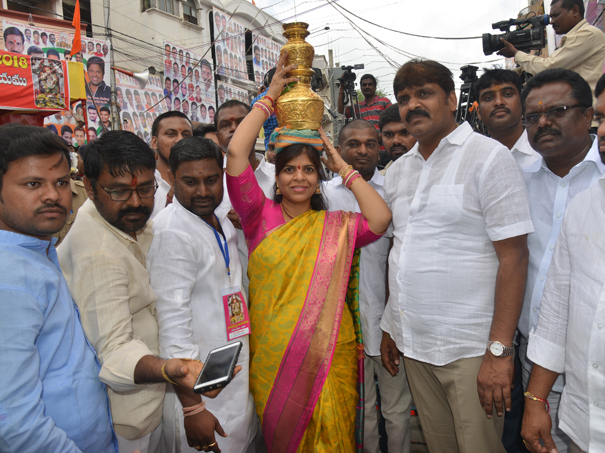 Lal Darwaza Bonalu Celebrations Photo Gallery - Sakshi25