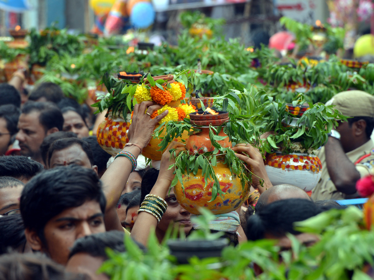 Lal Darwaza Bonalu Celebrations Photo Gallery - Sakshi26