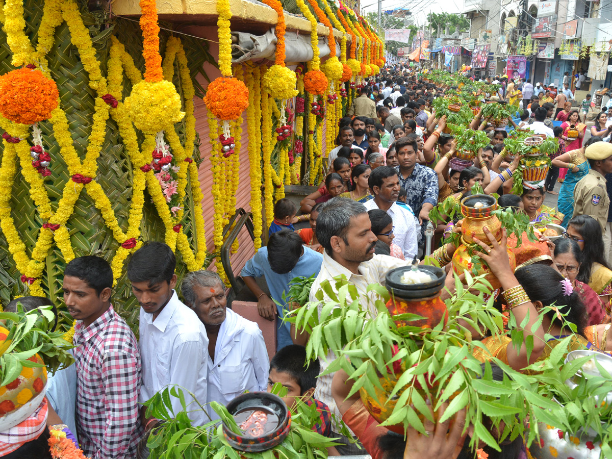 Lal Darwaza Bonalu Celebrations Photo Gallery - Sakshi29