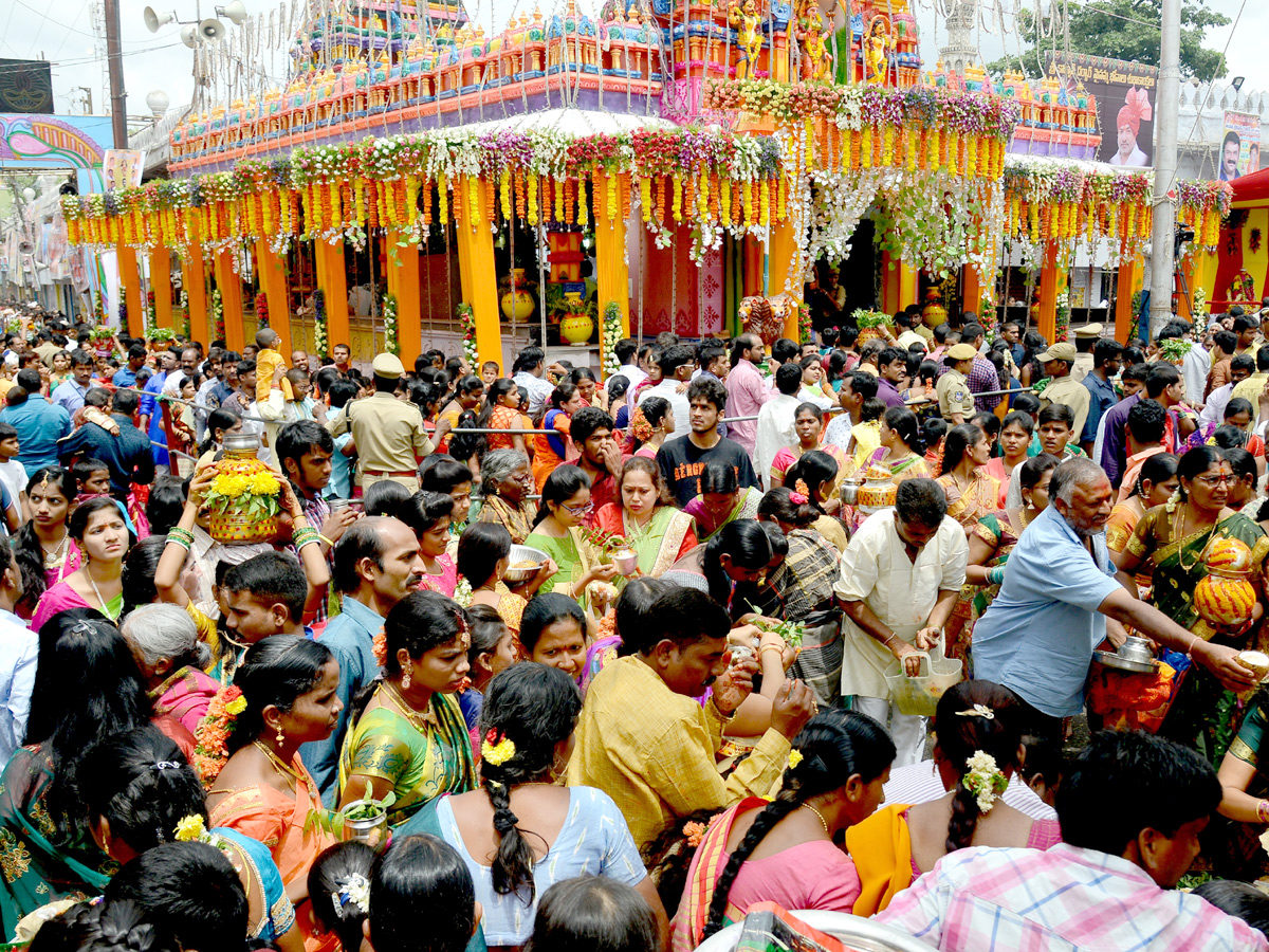 Lal Darwaza Bonalu Celebrations Photo Gallery - Sakshi7