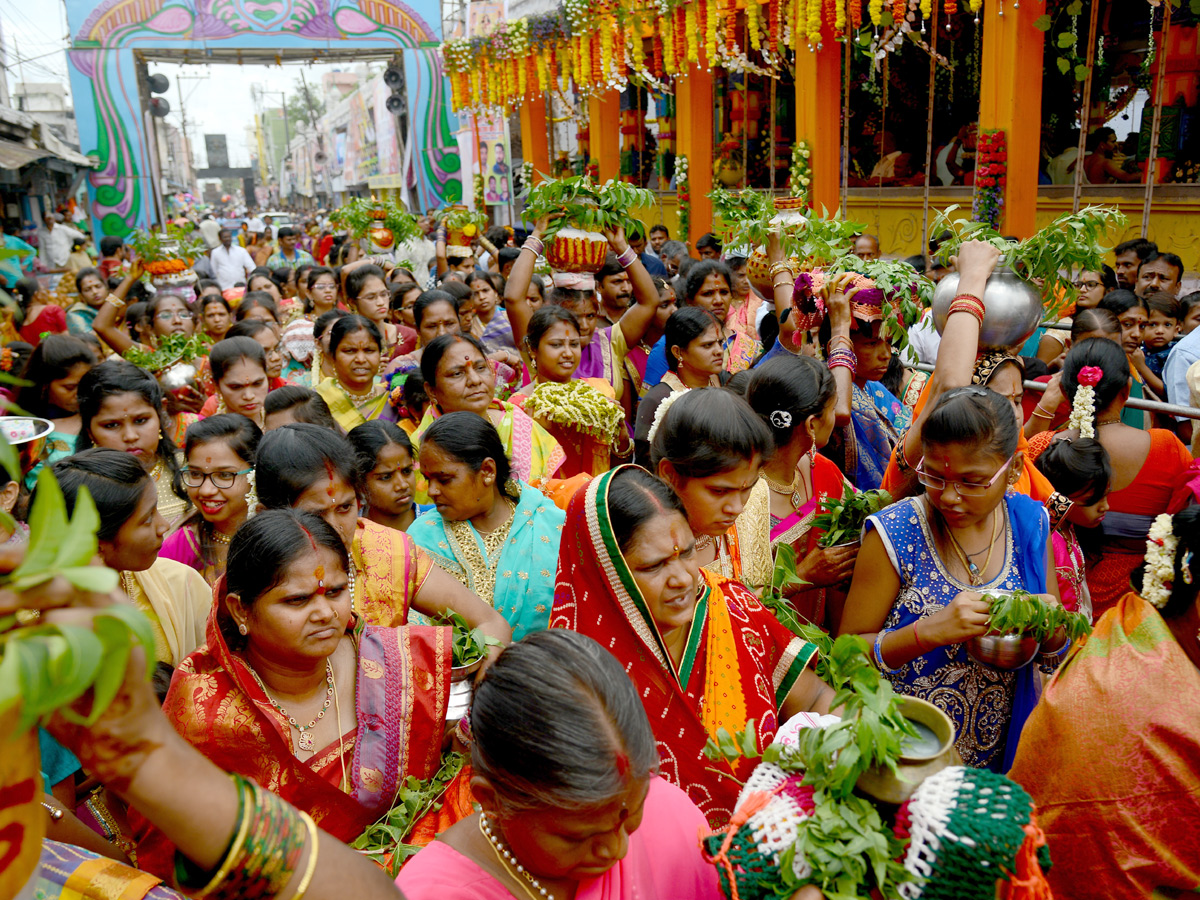 Lal Darwaza Bonalu Celebrations Photo Gallery - Sakshi8