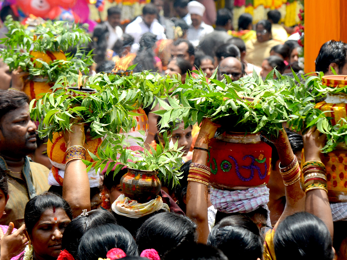 Lal Darwaza Bonalu Celebrations Photo Gallery - Sakshi9